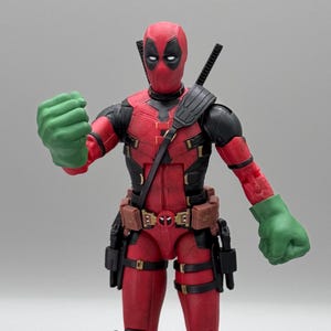 Deadpool Hulk Smash mani (Marvel Legends) - Deadpool e Wolverine