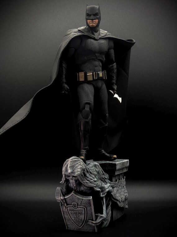 JL Death Gargoyle Statue Display (1:10 Mcfarlane) - Etsy