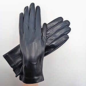 grey gloves, natural leather gloves, women’s gloves, italian gloves, elegant gloves, gloves for ceremony, kid gloves, chic fashion gloves
