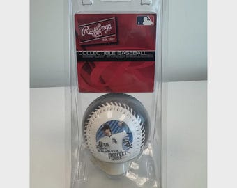 Pelota de béisbol coleccionable de Mark Buehrle con soporte de exhibición, marca Rawlings MLB Chicago White Sox.