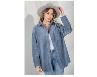 Chaqueta de pana con botones y camisa de gran tamaño