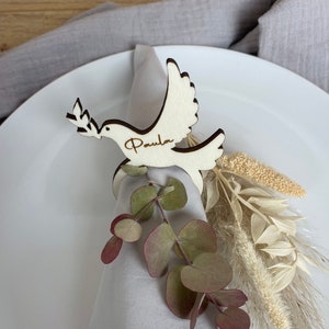 Serviettenring Namensschilder Taube Taufe, Kommunion, Konfirmation / Tischdekoration Tischkarten personalisiert mit Namen aus Holz