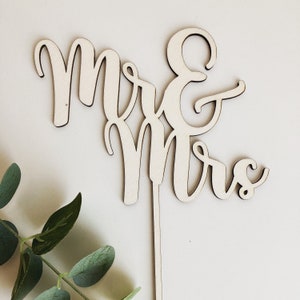 Cake Topper Mr & Mrs / Wedding Cake Decor