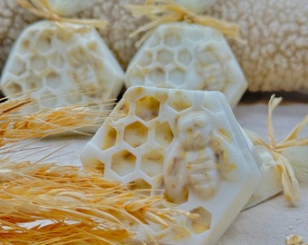 Oatmeal Soaps, Honey Bee Soaps Favors, Honey Bee Baby Shower Gifts, Queen Bee Bridal Shover Gift for Guests in Bulk, Mommy To Bee Decorate