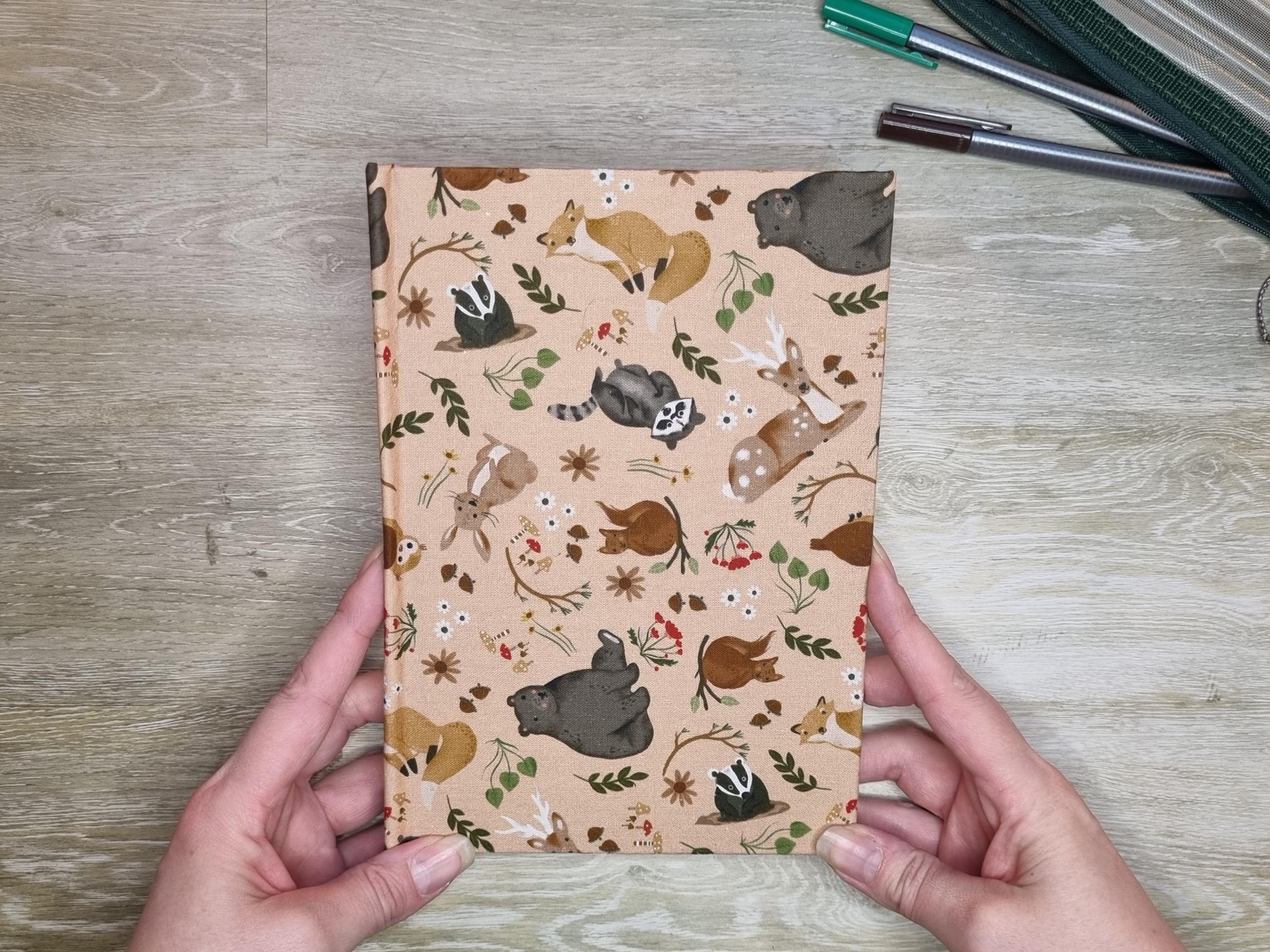 Carnet de notes A5 fait main avec pages lignées | Tissu 100 % coton | Conception mignonne d'animaux de la forêt