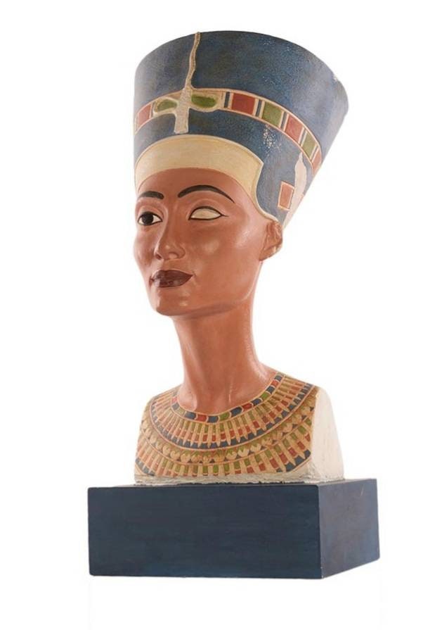 Bust Of The  Egyptian Queen Of Nefertiti ,Fiber Glass - Thumbnail 4