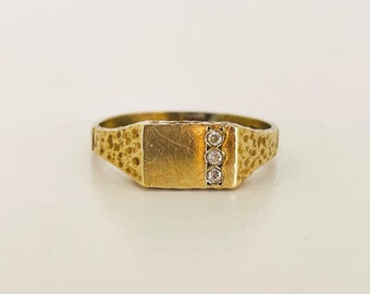 9ct yellow gold 3 diamond signet