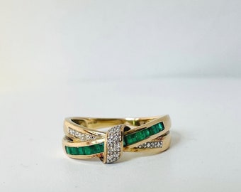 9ct gold  emerald and diamond twist ring