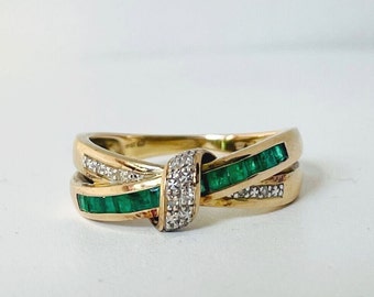 9ct gold  emerald and diamond twist ring