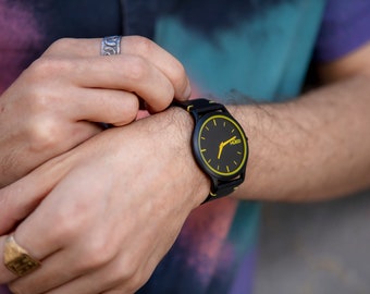 LIQUIDACIÓN. Reloj de hombre con detalles amarillos - Reloj delgado de cuero para hombre - Regalo único para él - Reloj minimalista con cristal resistente a los arañazos - Australiano