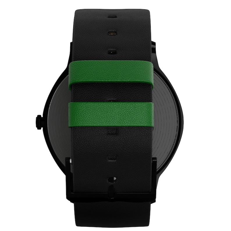 Pode incluir: Rel&oacute;gio de couro preto com uma faixa verde. O mostrador do rel&oacute;gio &eacute; preto e redondo.