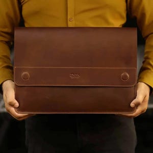 Crazy Horse Leather Laptop Sleeve: 15.5&quot; Vintage Reddish Brown Messenger Bag