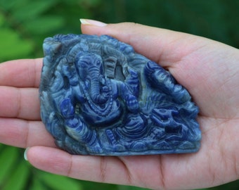 ブルーサファイアのガネーシャ彫刻、手彫りのブルーサファイア