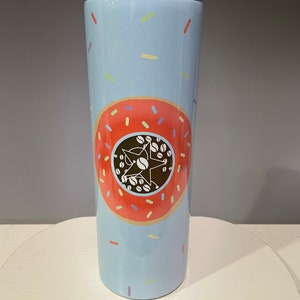Vaso de donut espolvoreado de 20 oz