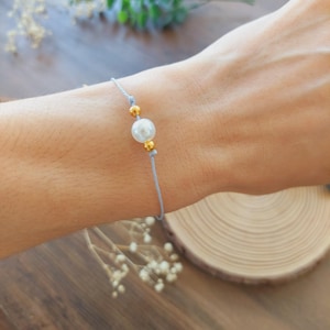 Macrame band, macrame bracelet, minimalist bracelet, bracelet with wooden beads, friendship bracelet, adjustable bracelet