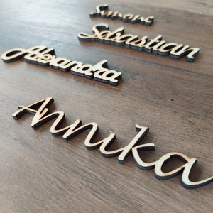 Place cards, name cards, table cards, names made of wood