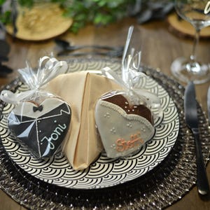 Lebkuchenherzen in Brautpaaroptik, Braut und Bräutigam, Tischkarten Brautpaar, Geschenk Brautpaar
