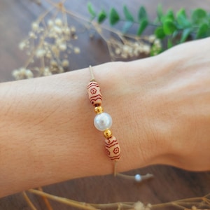 Macrame band, macrame bracelet, minimalist bracelet, bracelet with wooden beads, friendship bracelet, adjustable bracelet