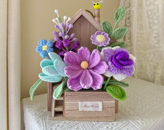 Ramo de flores de ganchillo hecho a mano en una casita de madera / Decoración floral para colgar en la pared / Adorno de escritorio / Decoración rústica para el hogar / Idea de regalo única