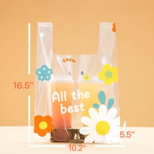 Puede incluir: Bolsa de pl&aacute;stico transparente con un dise&ntilde;o floral y el texto "All the best". La bolsa mide 42 cm de alto, 26 cm de ancho y 14 cm de profundidad.