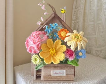Ramo de flores de ganchillo hecho a mano en una casita de madera / Decoración floral para colgar en la pared / Decoración de mesa para el hogar / Idea de regalo hecha a mano / Arte floral para la pared
