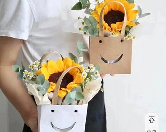 Bolsas de regalo de papel kraft con cara sonriente y ventana - 5 unidades (8 x 8 x 8)