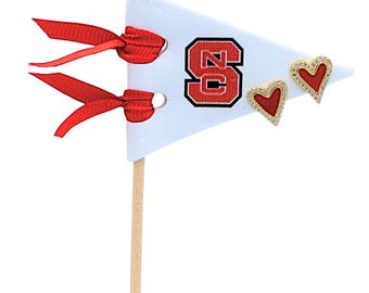 Pendientes de botón en forma de corazón: NC State