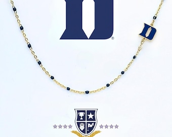 Collar Duke: Collar con cuentas de esmalte azul marino y logotipo A colocado en el lateral.