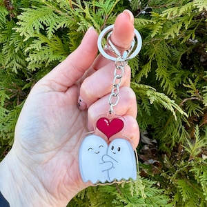 Ghost Hug Acrylic Keychain Clip Ring Plastic Lightweight Couple Cute Halloween Valentine&#39;s Day Witchy Spooky Pretty Heart Fun Anniversary