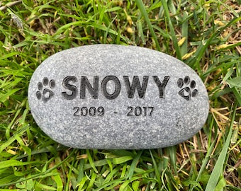 Marcador de tumba para mascotas / Piedra conmemorativa grabada personalizada / Regalo para la pérdida de una mascota / Piedra conmemorativa para mascotas / Recuerdo para perros / Lápida para perros / Piedra para jardín