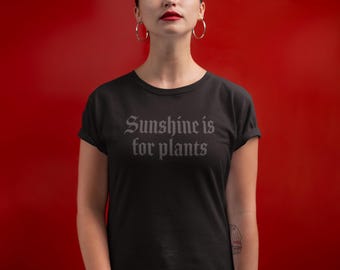Växter T-shirt: Svart på svart gotisk trädgårdsmössa