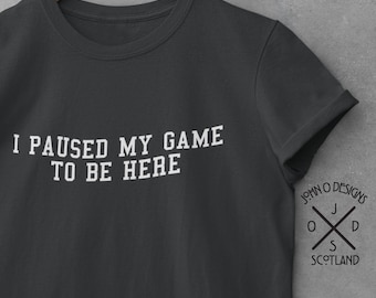 Lustiges Gamer T-Shirt mit Spruch: I Paused My Game To Be Here