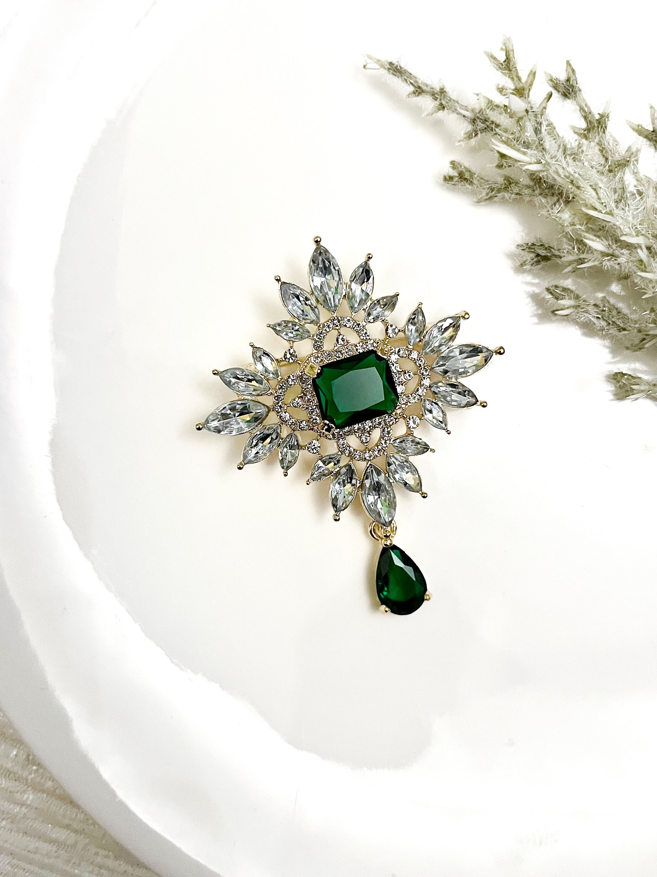 EMEGCY Butterfly Fairy Rhinestone Brooch For Women - Sparkling Crystal Lapel Pin For Clothing, Gift For Mom, Wife