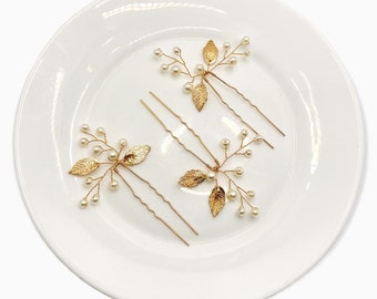 3 delicate pearl gold leaf hair pins | elegant dainty bridal bridesmaid wedding hair accessories | Womens flower girls gift prom party