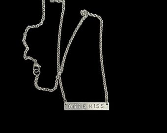 Hollanov 'Gimme Kiss' verwarmde rivaliteit/hockeyrivalen romantiek geïnspireerde minimalistische ketting: hockeyliefhebbers cadeau