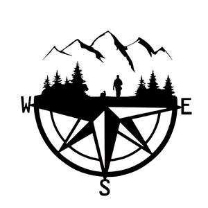 Könnte beinhalten: Schwarz-weiße Silhouette eines Kompasses mit einem Gebirge und Bäumen im Hintergrund. Der Kompass zeigt nach Norden, Süden, Osten und Westen. Der Kompass ist ein Symbol für Abenteuer und Erkundung.