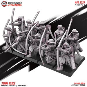 Puede incluir: Un conjunto de miniaturas de arqueros a escala 32 mm. Las figuras, vestidas con atuendos medievales, están posando con arcos tensados. El conjunto es pre-soportado y tiene una base de 20 mm. El texto "AUG 2025 RELEASE" es visible.