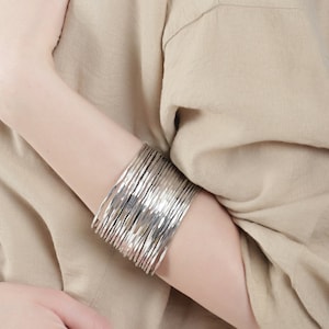 Silber überzogener Armreif - Draht gewickelt - Silber Stammes - Armband - Afrikanischer Armreif - Ägyptischer Armreif - großer Armreif