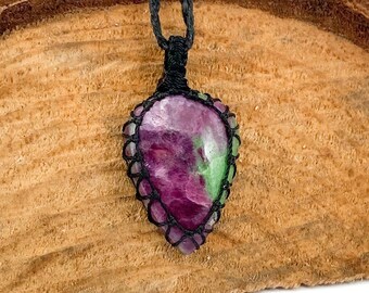 Collier Zoïsite Rubis Macramé - Pendentif Zoïsite Rubis - Collier Rubis - Collier Macramé en Cristal - Pendentif Macramé - Cadeaux de Noël