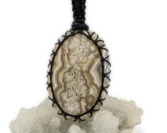 Crazy Lace Agate Necklace – Handcrafted Macrame Crystal Pendant – Beautiful & Durable Boho-Chic Accessory – Waterproof Jewelry