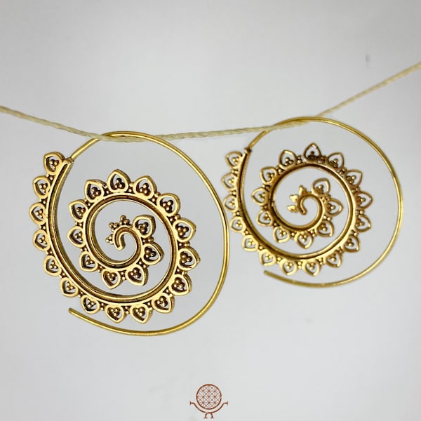 Boucles d’oreilles en laiton spirale - boucles d’oreilles en spirale en laiton - boucles d’oreilles en spirale d’or - boucles d’oreilles tribales - bijoux boho - boucles d’oreilles hippies