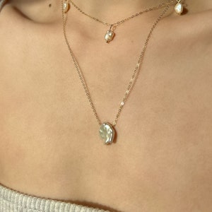 Perlen 14K Gold Halsketten, geschichtete zierliche Halsketten, zarte natürliche Perlen Halsketten, Süßwasser Perlen Anhänger Halskette, Geschenk für sie Bild 1