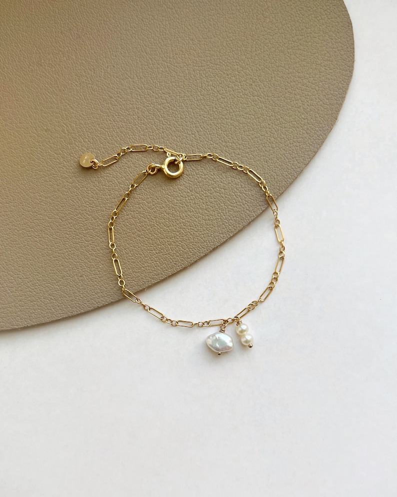Baroque Pearl Bracelet, 14k Gold Chain Dainty Bracelet, Beaded Pearl Pendant Bracelet, Gold Adjustable Bracelet, Layered Beaded Bracelet image 2
