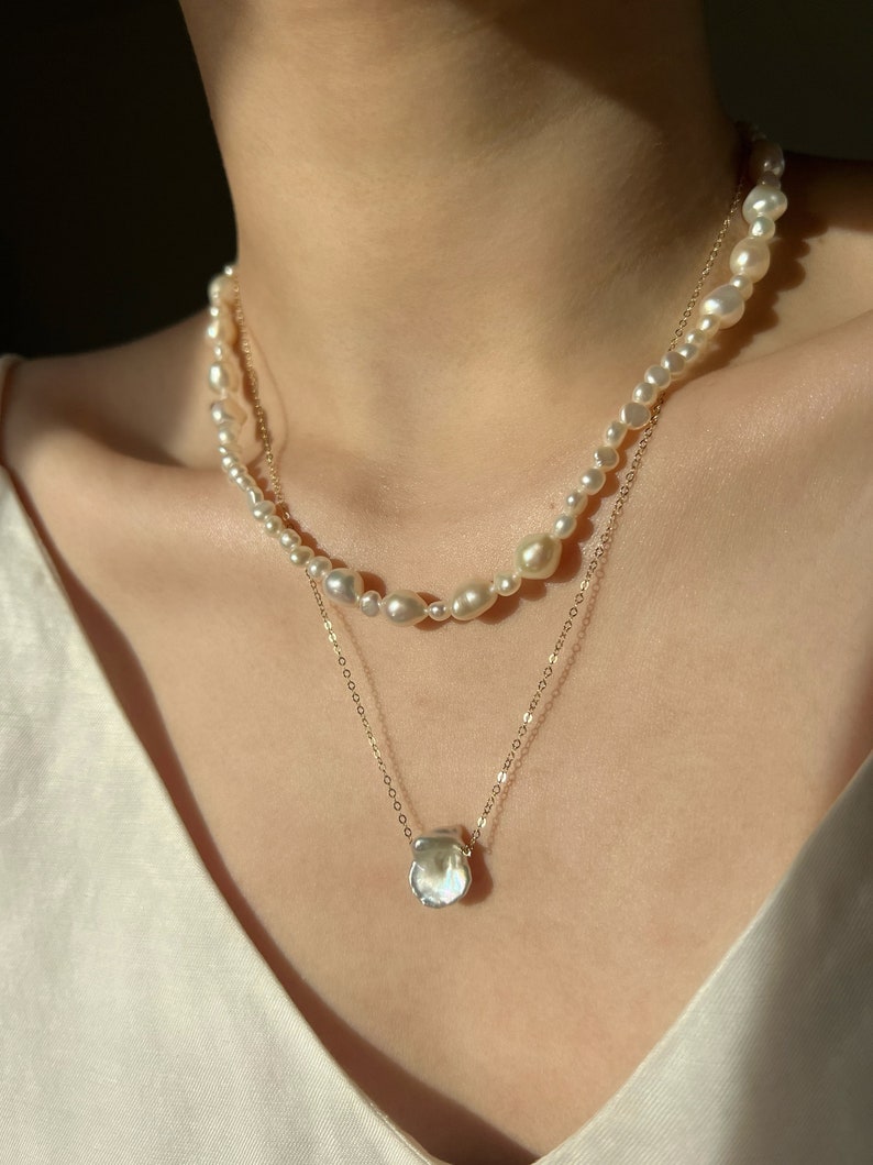 Perlen 14K Gold Halsketten, geschichtete zierliche Halsketten, zarte natürliche Perlen Halsketten, Süßwasser Perlen Anhänger Halskette, Geschenk für sie Bild 2