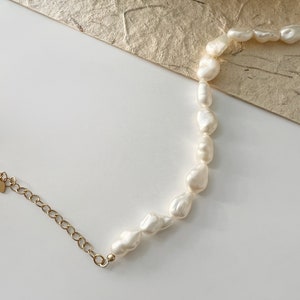 Bracelet de perles baroques, bracelet réglable rempli dor 14 carats, bracelet perlé en perles superposées, bracelet de perles irrégulières délicates, cadeau pour elle image 6