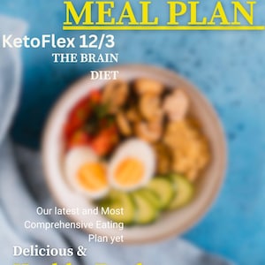 Può includere: Grafica di un piano alimentare di 28 giorni con il testo "KetoFlex 12/3 THE BRAIN DIET". L'immagine include una foto sfocata di un pasto con uova e verdure. Il testo menziona anche "Delicious & Healthy Food" e "Over 80 Recipes."