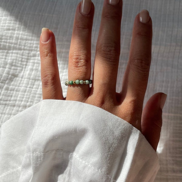 Jade | Natürlicher Jade Naturstein Kristall Heilender Ring mit 18K goldenen Akzenten