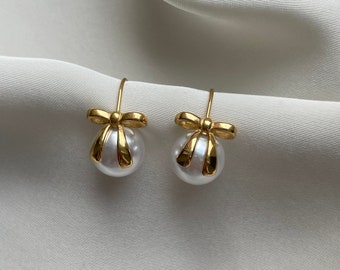 Diana | Natural freshwater pearl earring with bow 18 carat gold plated