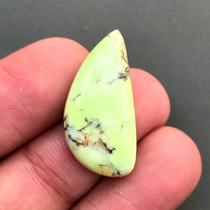 Cabujón de crisoprasa de limón... Cabujón de forma libre... 26x13c5mm... 13Cts... #G8207
