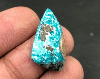 Cabochon Morenci turquoise... Cabochon forme libre... 23x13x4 mm... 7 Cts...A#M6250
